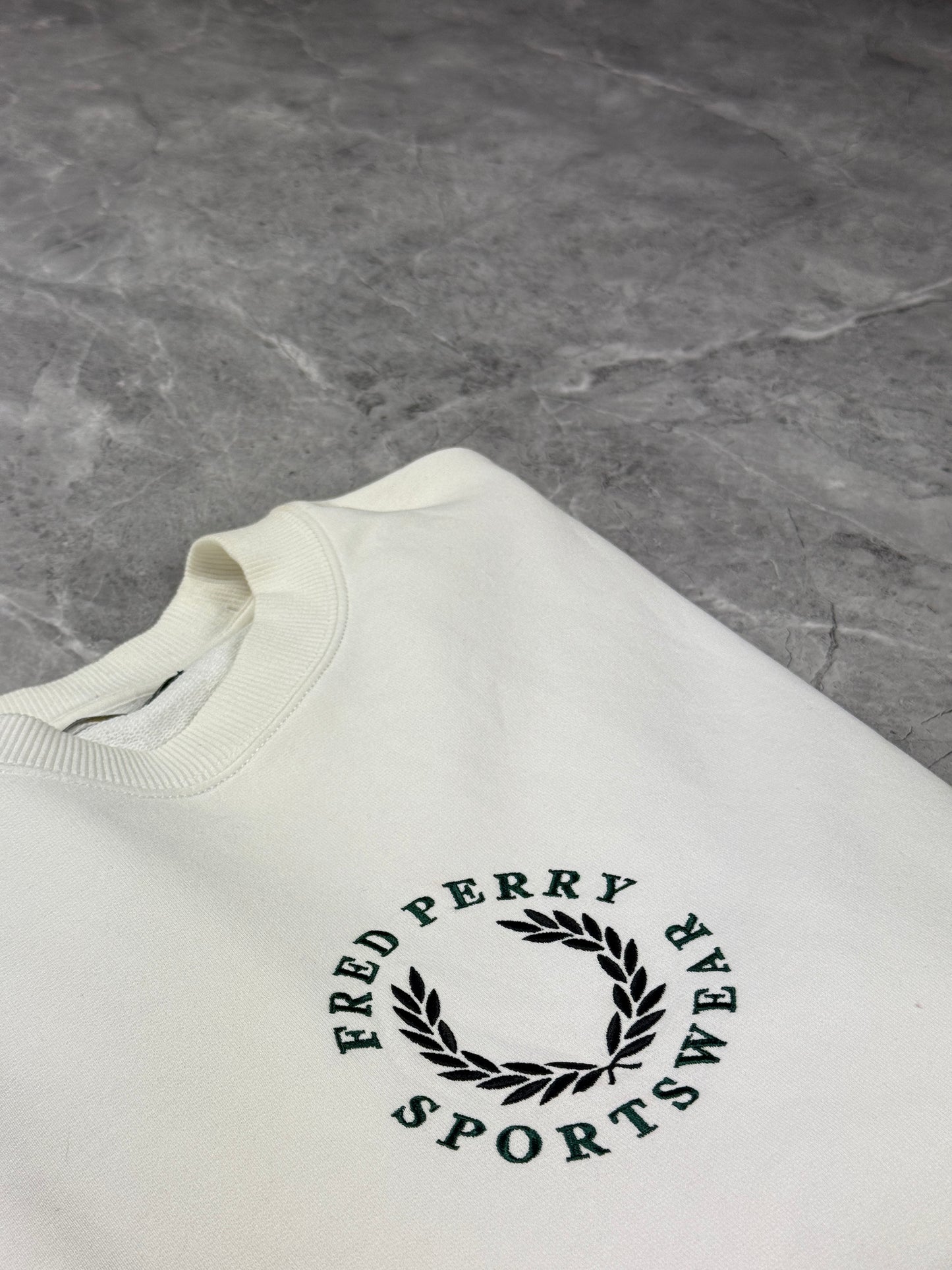 Fred Perry Beli Logo Crni muška dukserica (S)