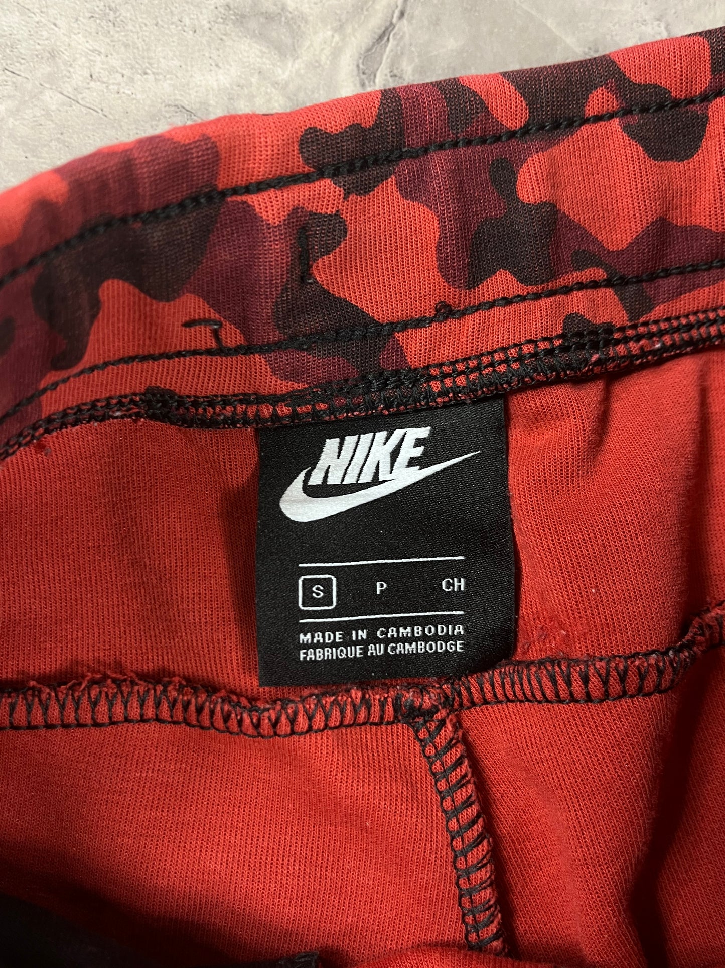 Nike Tech Fleece Red Camo muška trenerka (S)