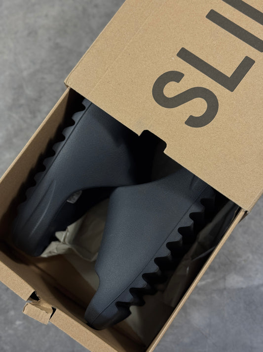 Adidas Yeezy Onyx papuče (42)