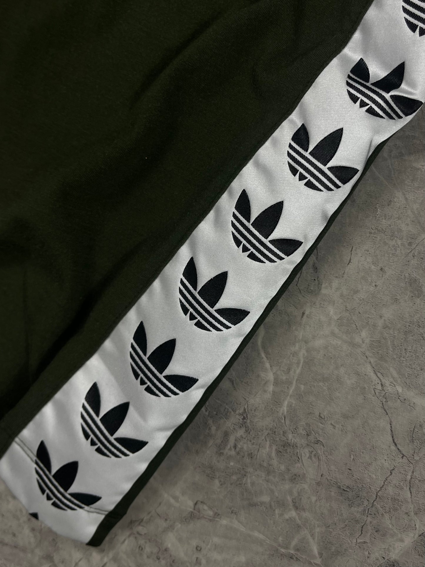 Adidas Originals olive muška majica (M)