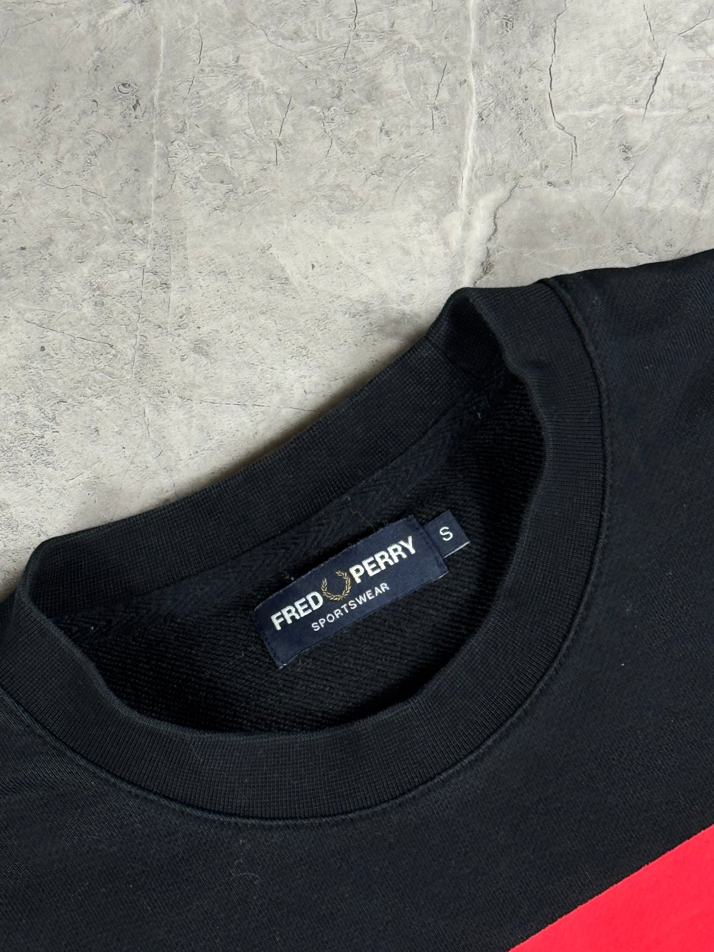 Fred Perry Crno Crvena muška dukserica (S)