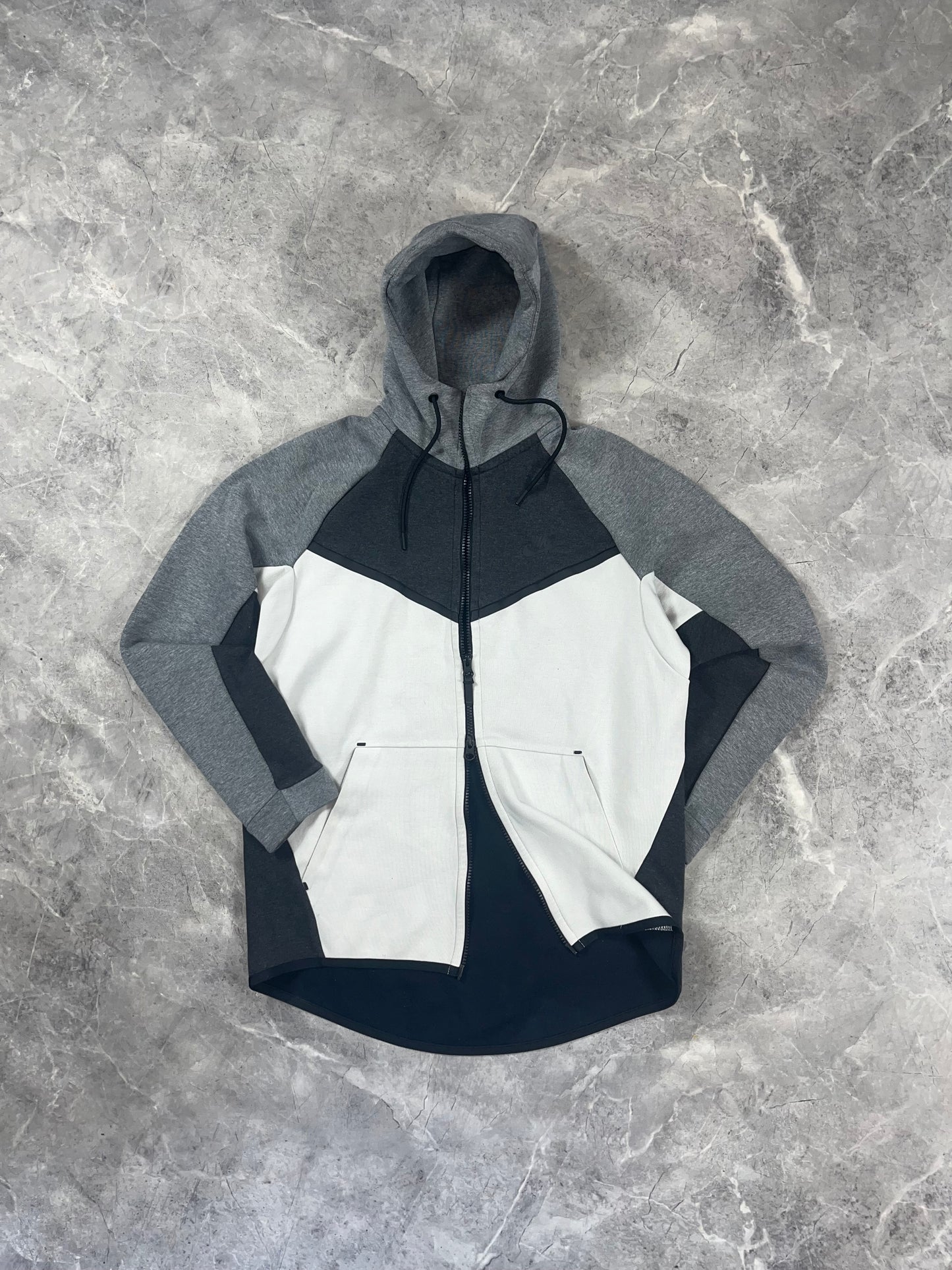 Nike Tech Fleece muška sivo bela dukserica (S)