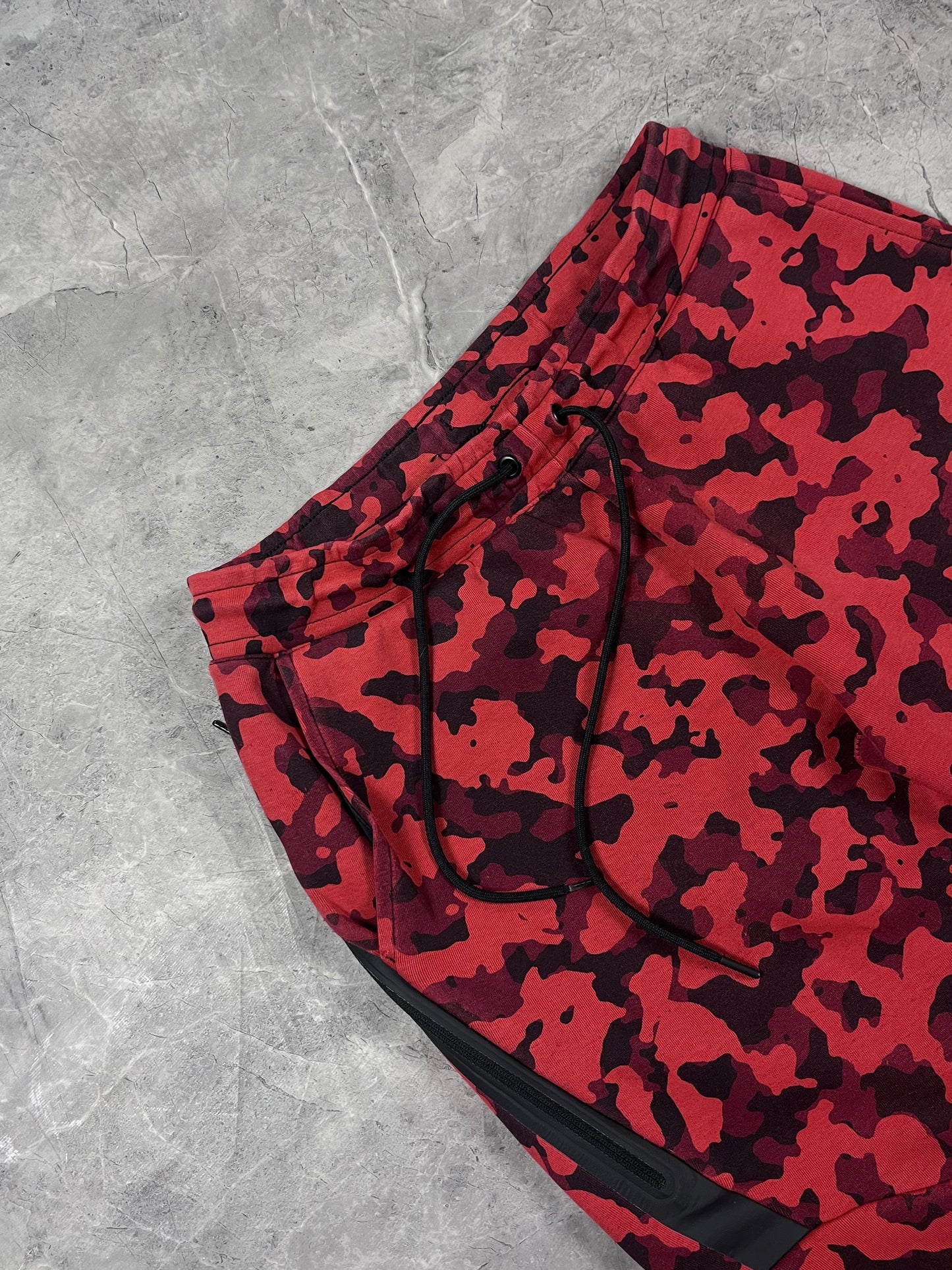 Nike Tech Fleece Red Camo muška trenerka (S)