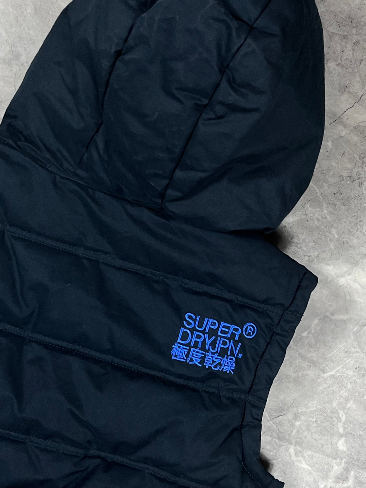 SuperDry muški prsluk (S)