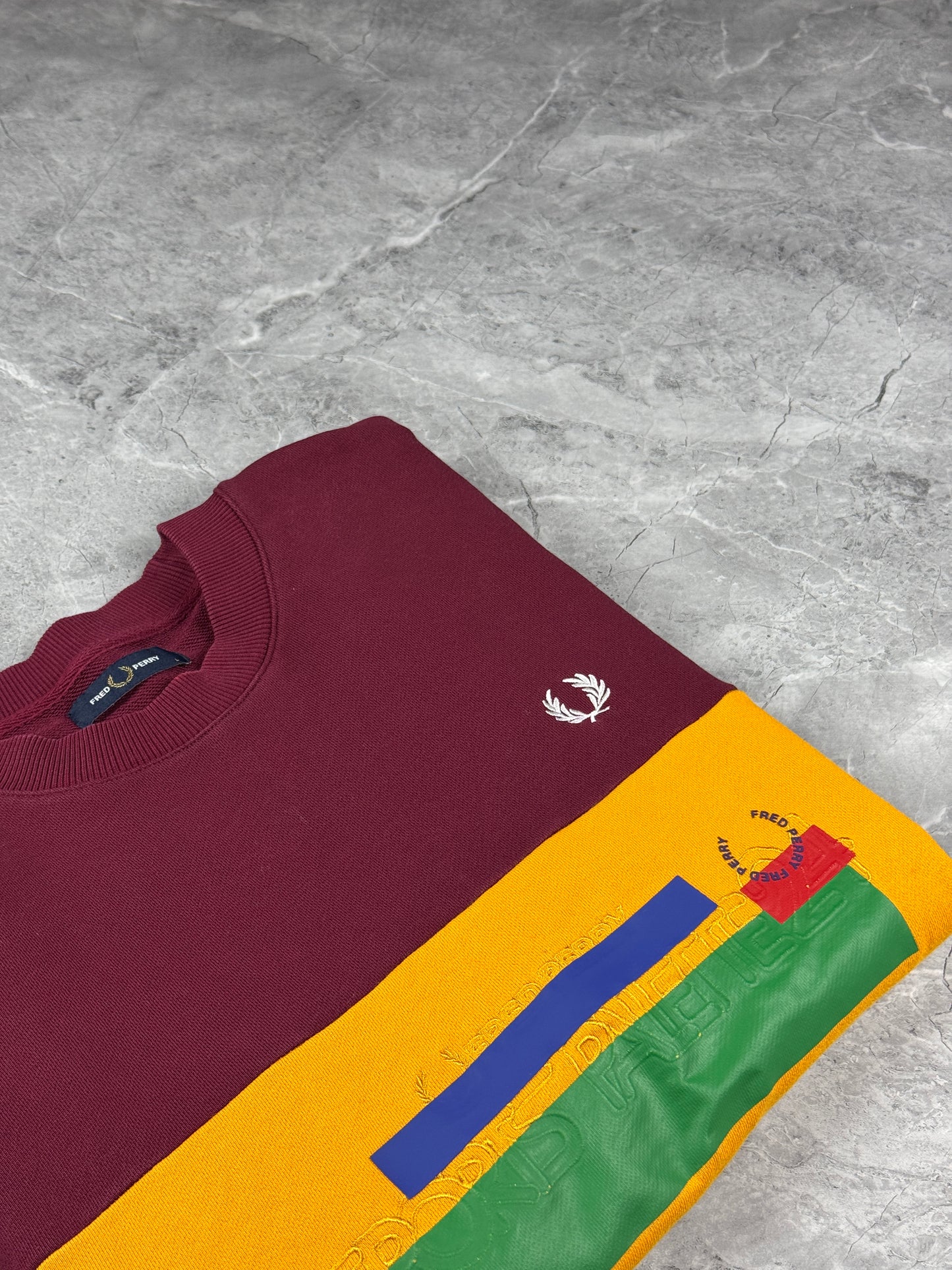 Fred Perry crvena zuta muška dukserica (S)