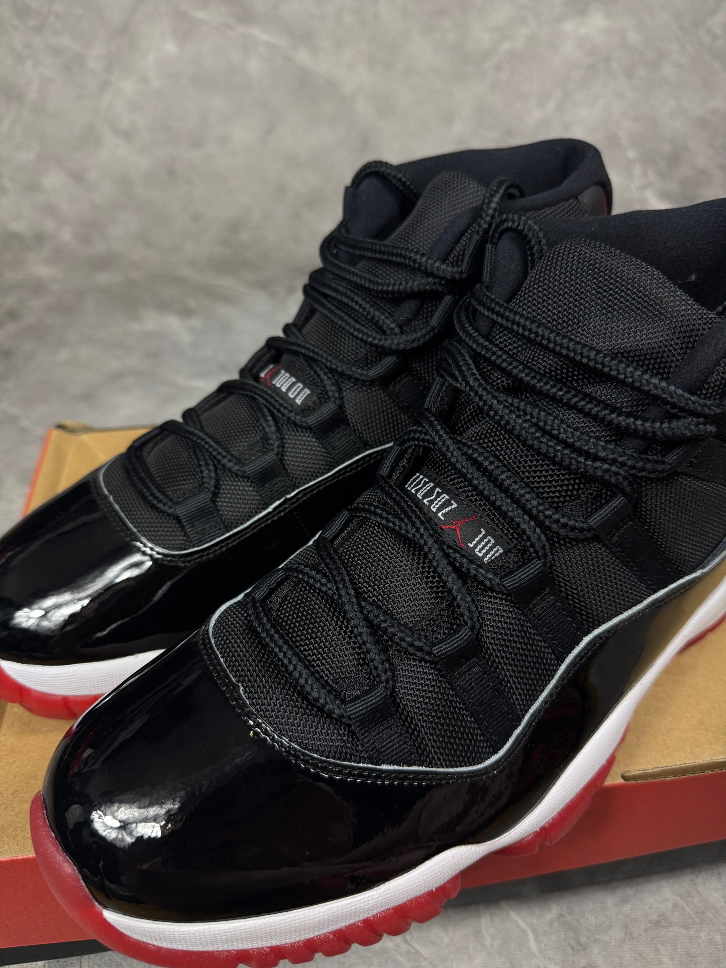 Air Jordan 11 Bred muške patike (45,45.5)