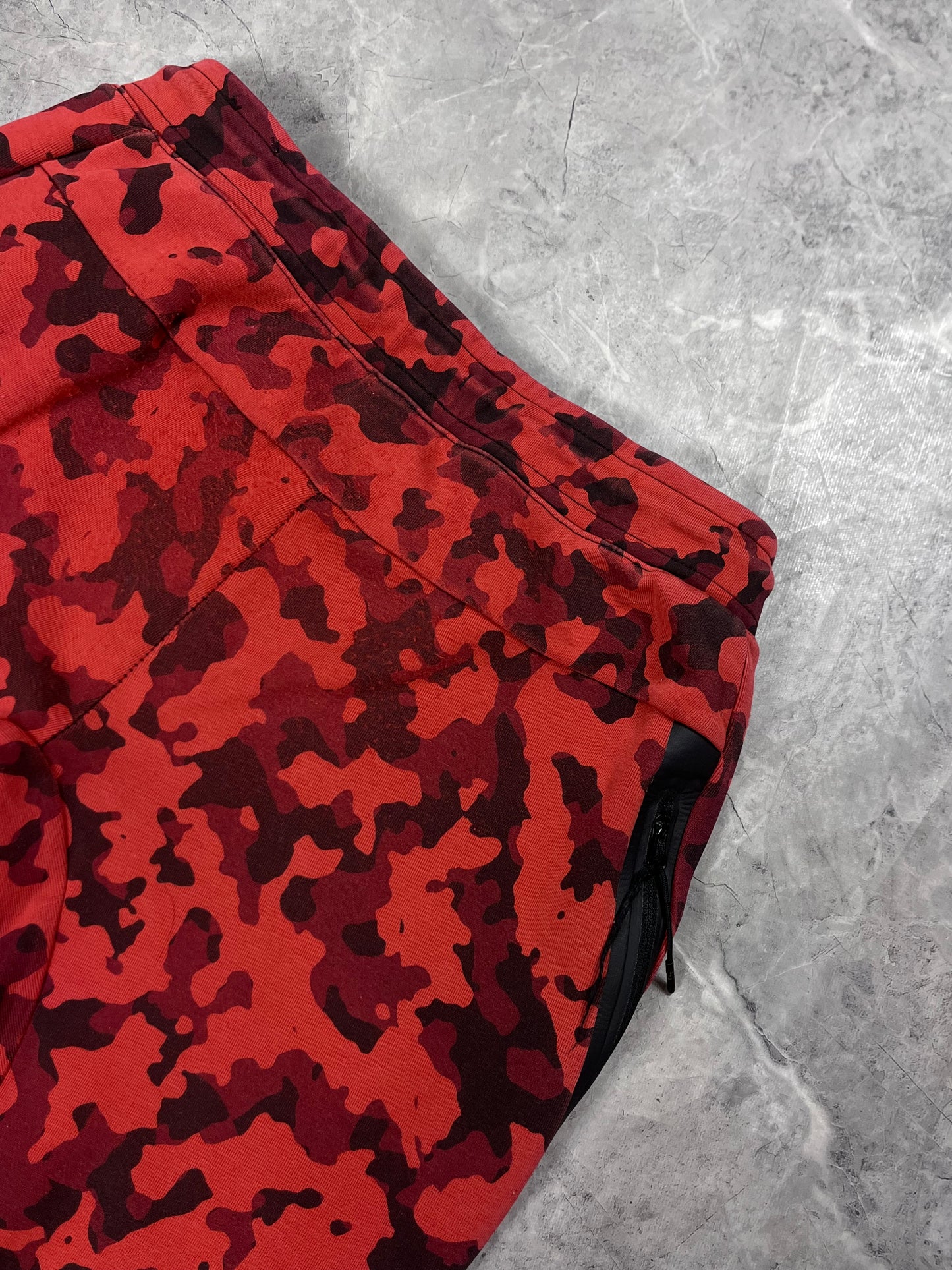 Nike Tech Fleece Red Camo muška trenerka (S)