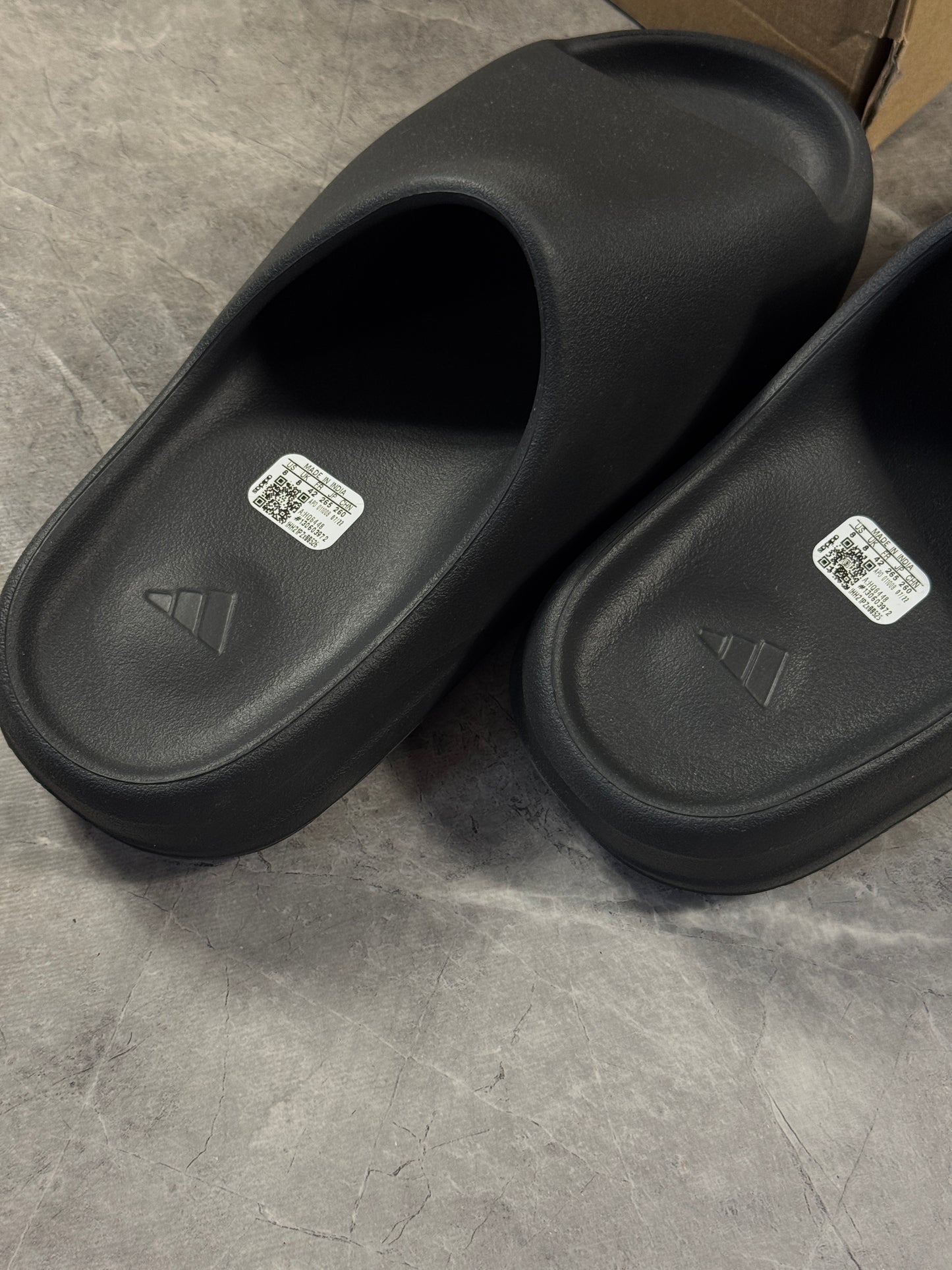 Adidas Yeezy Onyx papuče (42)