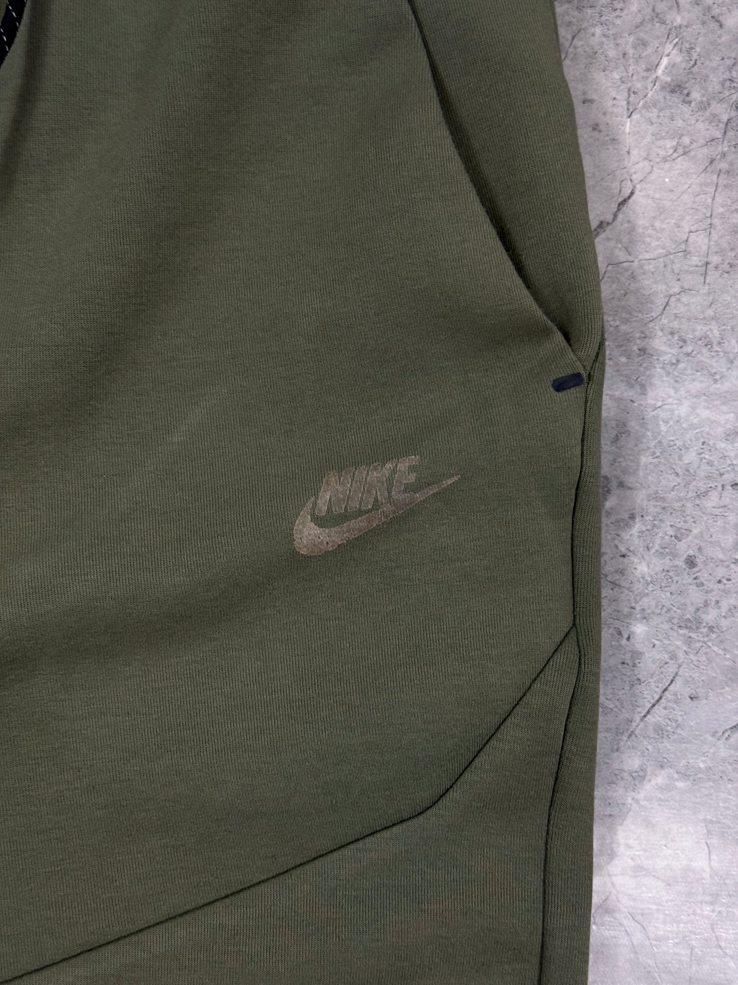 Nike Tech Fleece muške trenerke (S)