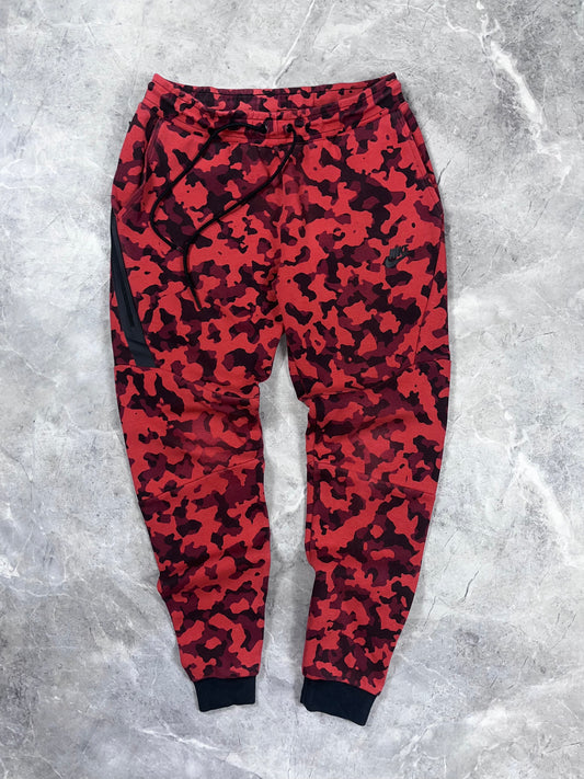 Nike Tech Fleece Red Camo muška trenerka (S)