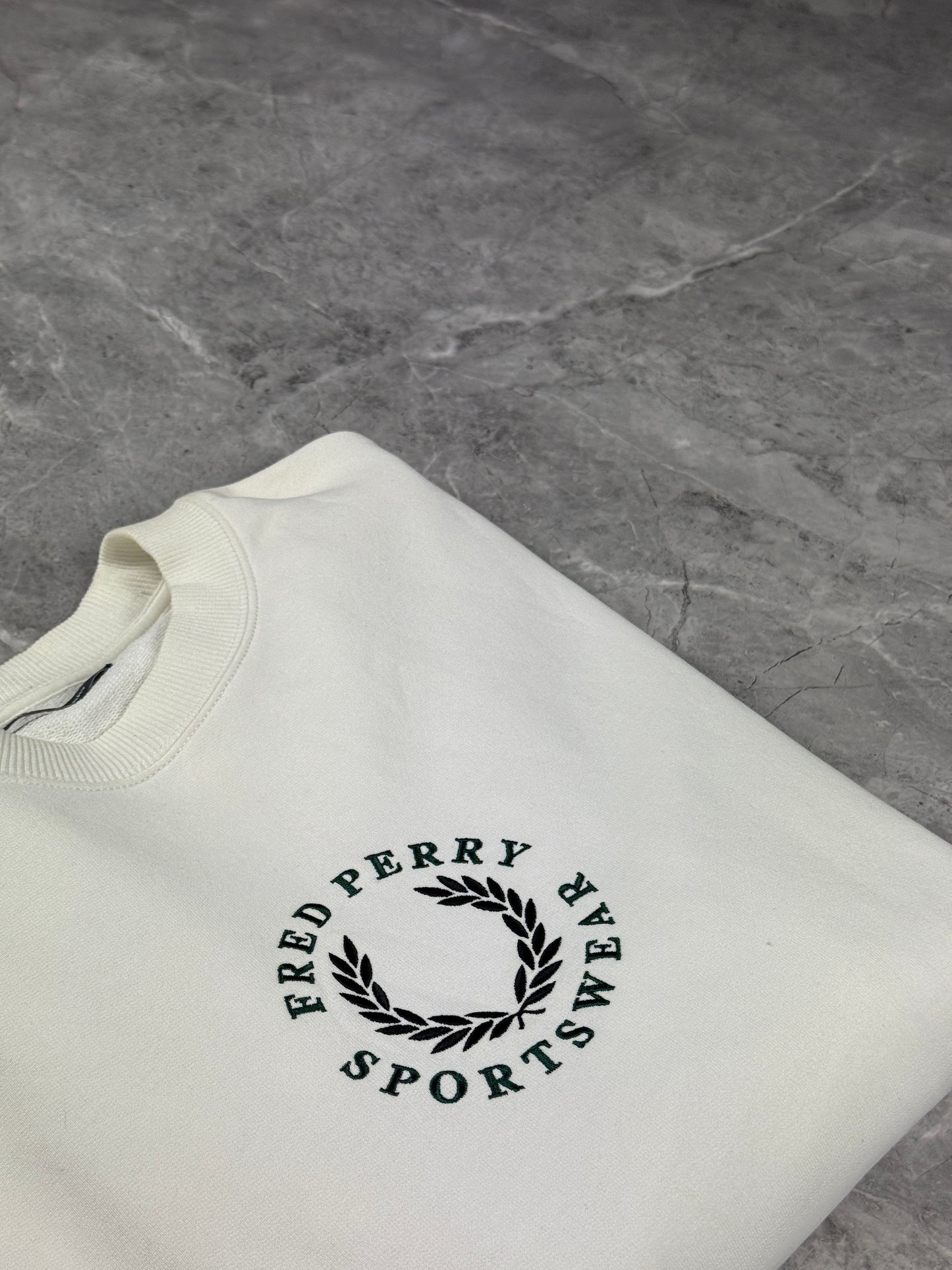 Fred Perry Beli Logo Crni muška dukserica (S)