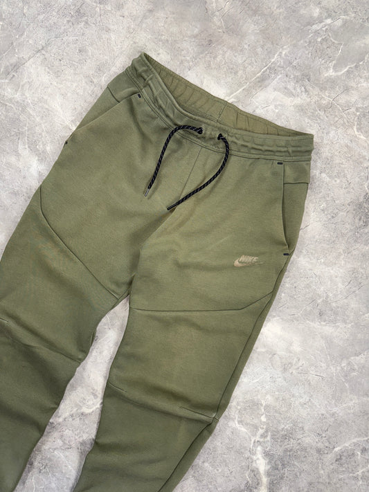 Nike Tech Fleece muške trenerke (S)