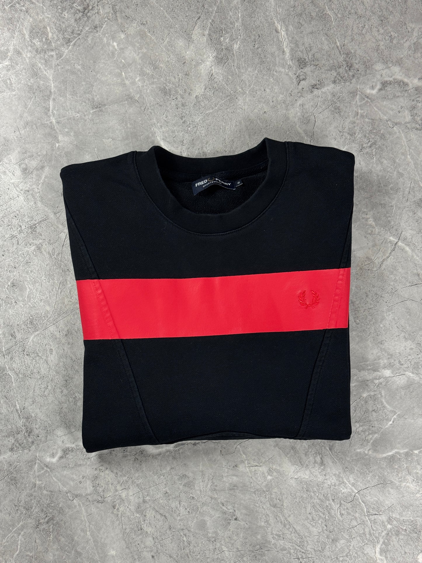 Fred Perry Crno Crvena muška dukserica (S)