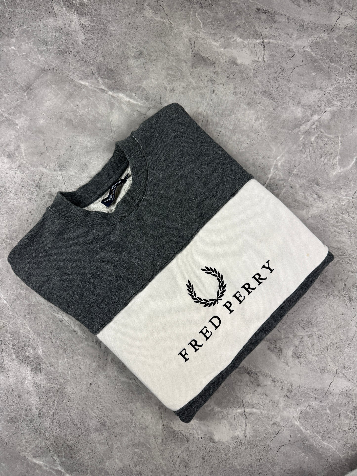 Fred Perry Sivo Beli muška dukserica (S)