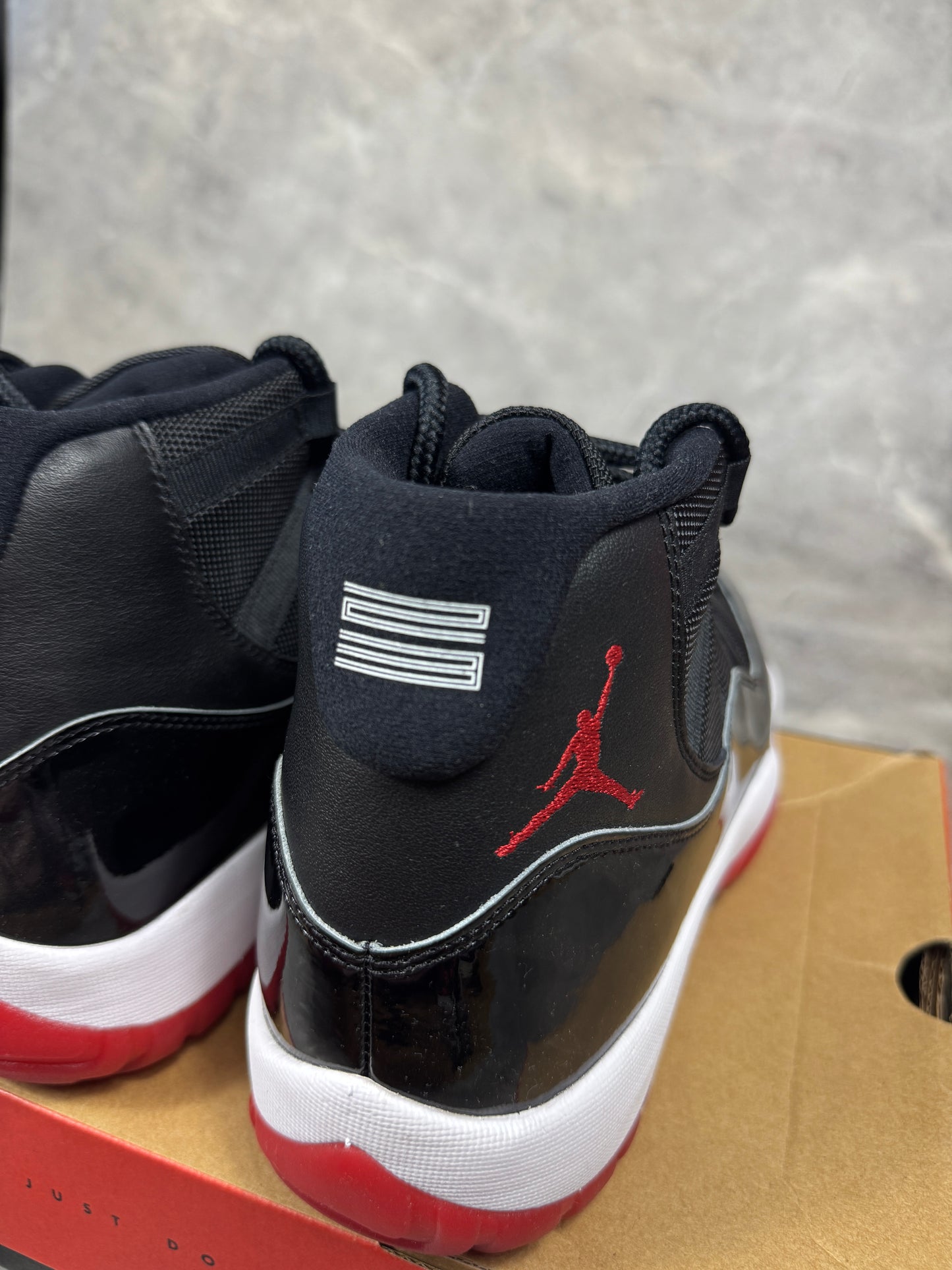 Air Jordan 11 Bred muške patike (45,45.5)