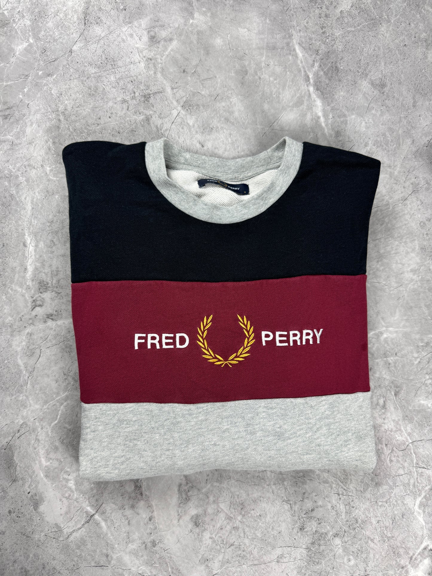 Fred Perry Sivo Trulo Crna muška dukserica (S)